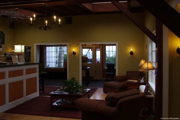 COLONIAL MOTEL AND SPA (Brattleboro)